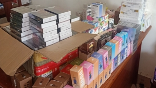 Nữ chủ quán cà phê bán thuốc lá điện tử lậu qua mạng