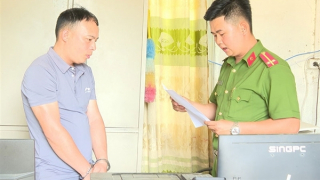 2 cán bộ xã chiếm đoạt tiền điện hỗ trợ người nghèo