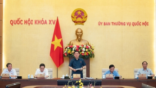 Uỷ ban Thường vụ Quốc hội họp giữa hai đợt của Kỳ họp thứ 5, cho ý kiến 17 luật, nghị quyết