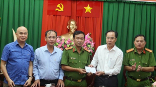 Khen thưởng tập thể khám phá chuyên án ma túy ở Phong Điền