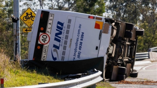 Xe buýt chở khách dự tiệc cưới gặp nạn ở Australia, ít nhất 10 người chết