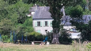 Pháp: Bé gái 11 tuổi bị bắn tử vong ngay trong vườn nhà