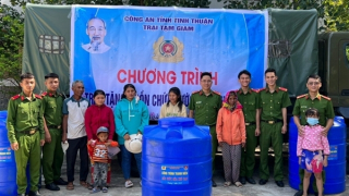 Trại tạm giam Công an tỉnh Ninh Thuận trao tặng nhà tình nghĩa thứ ba cho gia đình khó khăn