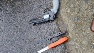 Men theo đường làng, nhóm đối tượng mang "hàng nóng" đi đòi nợ thuê