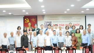 Nghiên cứu dựng tượng nhà báo Xuân Thủy