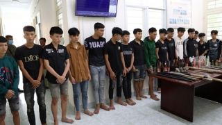 Bắt tạm giam 21 đối tượng sử dụng súng, "bom xăng" và mã tấu gây rối