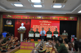 Khen thưởng các tập thể, cá nhân tham gia điều tra vụ cướp tiệm vàng tại Hải Dương