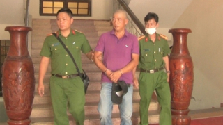 Bắt một đối tượng “cò mồi” du khách đánh người gây thương tích