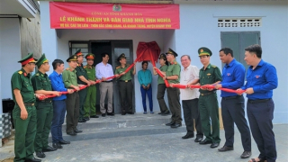 Công an Khánh Hòa trao tặng hai căn nhà tình nghĩa cho thân nhân liệt sĩ CAND