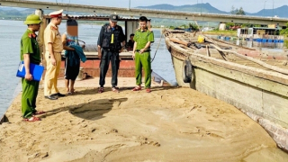 Liên tiếp phát hiện, xử lý các trường hợp khai thác cát trái phép