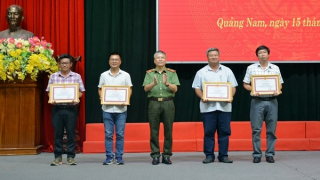 Tăng cường nắm tình hình, đấu tranh phản bác các quan điểm sai trái, thù địch