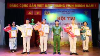 Cảnh sát bảo vệ mục tiêu tổ chức sân chơi tri thức tìm hiểu Luật Cảnh sát cơ động