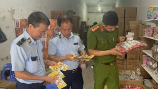 Thu giữ hơn 2.600 chân, cánh gà đóng gói sẵn nhập lậu