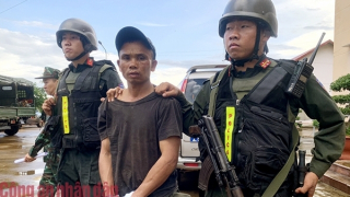 Khoảnh khắc người dân cùng Công an vây bắt nhóm đối tượng phá rối ANTT ở Đắk Lắk