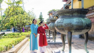 “Giang sơn Việt Nam trên Cửu đỉnh”