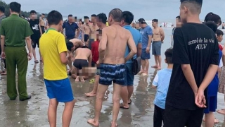 2 du khách đuối nước ở bãi biển Trà Cổ