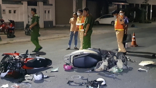 2 xe máy tông nhau trên đường bờ kè sông Tiền, 4 người thương vong