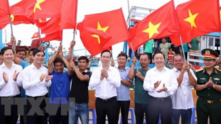 Chủ tịch nước tin tưởng đảo Phú Quý sẽ ngày càng giàu đẹp, văn minh