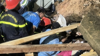 Sập taluy đè lên cả gia đình đang ngủ, 1 người tử vong