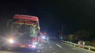 Hai xe khách tông nhau, hơn chục người thương vong