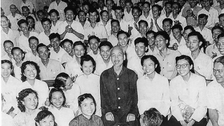 Định hướng dư luận, tạo sự đồng thuận xã hội