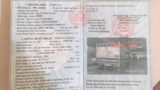 Dán tem đăng kiểm giả rồi ung dung lái xe… dạo Quốc lộ