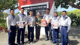 Không xa đâu, Trường Sa ơi...