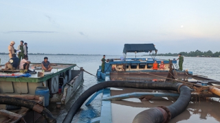 Những cuộc truy bắt "cát tặc" trên sông ở miền Tây Nam Bộ