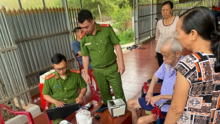 Vượt hàng nghìn cây số cấp căn cước công dân cho người xa quê