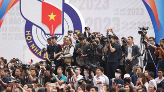 Báo chí “làm mới mình”, biến thách thức thành cơ hội