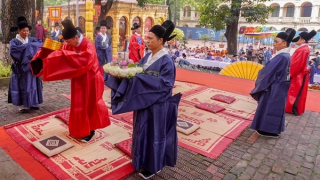 Độc đáo Tết Đoan Ngọ chốn hoàng cung Thăng Long