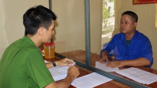 Vác súng tự chế đi bắn chim còn đánh trả Công an khi bị kiểm tra