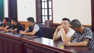 Tạm giữ 15 đối tượng đánh bạc