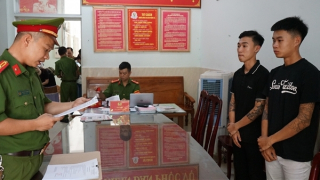 “Nói chuyện” bằng dao tự chế, 3 thanh niên bị khởi tố về hành vi giết người