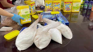 Hơn 19 kg nghi ketamin giấu trong các hộp cacao theo lô hàng từ Pháp về Việt Nam