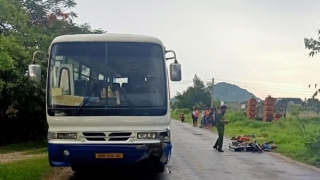 Hai vợ chồng tử vong sau va chạm giữa xe đạp điện và ôtô chở công nhân