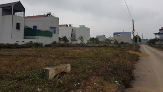 Quái chiêu “bùa" bán đất