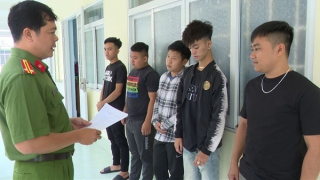 Khởi tố 5 đối tượng tạt chất bẩn để đòi nợ