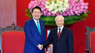 Tổng Bí thư Nguyễn Phú Trọng tiếp Tổng thống Hàn Quốc Yoon Suk Yeol