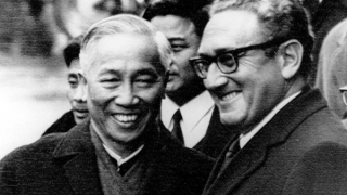 Nobel và những điều kỳ thú Người Việt Nam đầu tiên  đoạt giải Nobel