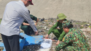 Ma túy đá lại dạt vào bờ biển Quảng Trị