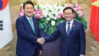 Chủ tịch Quốc hội Vương Đình Huệ hội kiến Tổng thống Hàn Quốc Yoon Suk Yeol