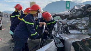 Tai nạn giao thông trên cao tốc Nha Trang - Cam Lâm, 5 người thương vong