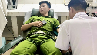 Chiến sĩ Công an hiến tiểu cầu giúp bệnh nhân mổ cấp cứu