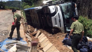 Xe chở đội bóng đá trẻ Quảng Nam gặp nạn trên đèo Viôlắc, 4 người thương vong