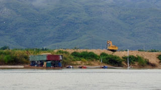 Khai thác cát, sỏi vượt công suất gần 50%, một doanh nghiệp bị phạt 250 triệu đồng