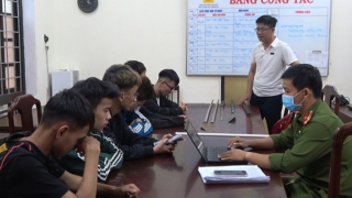 2 nhóm thanh, thiếu niên mang dao, kiếm giải quyết mâu thuẫn