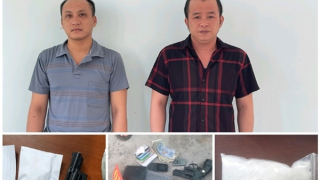 Thủ súng đi mua ma túy về nhà trọ bán kiếm lời