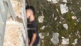 Nam thanh niên tử vong trong tư thế treo cổ ở lan can cầu