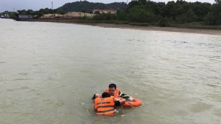 Kịp thời cứu sống một phụ nữ nhảy cầu Bến Thuỷ tự tử